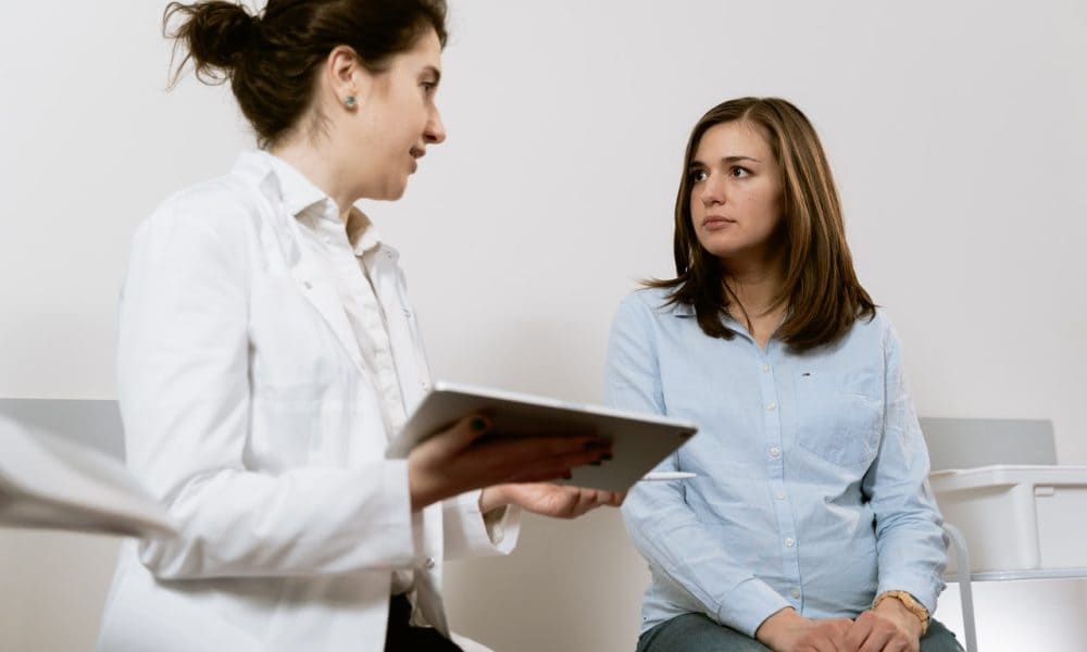 Επίσκεψη σε γυναικολόγο: Μια σχέση εμπιστοσύνης για τη σωματική και ψυχική μας υγεία